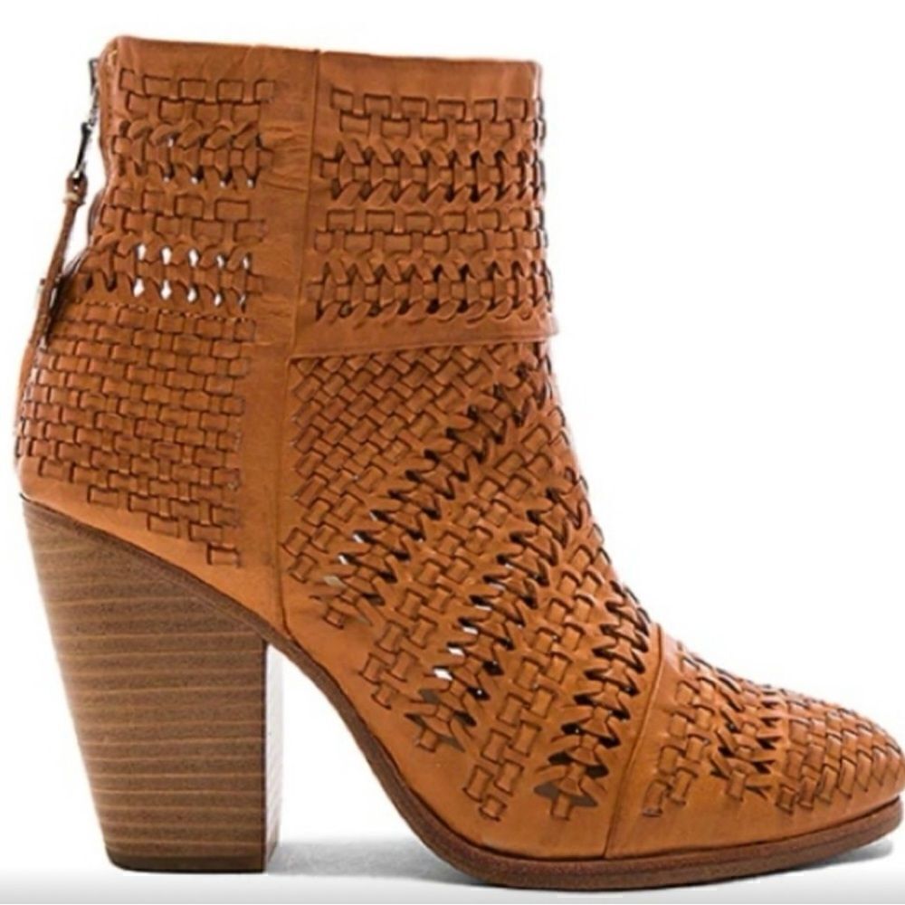 Rag&Bone Leather Newbury Bootie
Boot Tan/Lt.Brown Size 39 - Picture 3 of 16